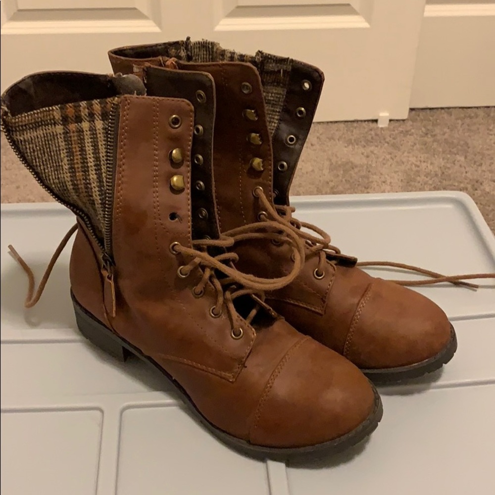 Super cute and warm brown boots!